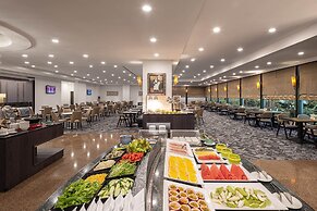 Lakeshore Hotel Metropolis I