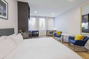 Oaks Melbourne on Collins Suites