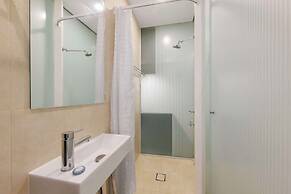 Oaks Melbourne on Collins Suites