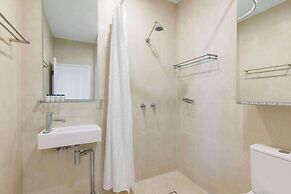 Oaks Melbourne on Collins Suites