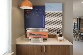 Holiday Inn Express & Suites Williamstown - Glassboro by IHG