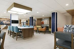 Holiday Inn Express & Suites Williamstown - Glassboro by IHG