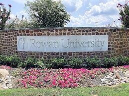 Holiday Inn Express & Suites Williamstown - Glassboro by IHG