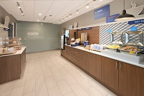 Holiday Inn Express & Suites Williamstown - Glassboro by IHG