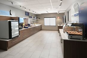 Holiday Inn Express & Suites Williamstown - Glassboro by IHG