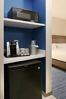 Holiday Inn Express & Suites Williamstown - Glassboro by IHG