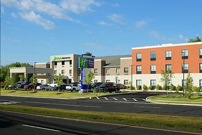 Holiday Inn Express & Suites Williamstown - Glassboro, an IHG Hotel