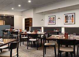 DoubleTree by Hilton Pittsburgh Airport