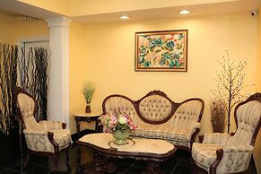 Shining Light Inn & Suites