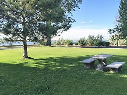 River Lodge And Grill