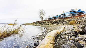 River Lodge And Grill