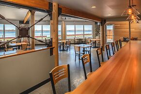 River Lodge And Grill