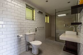 Hog Hollow Country Lodge