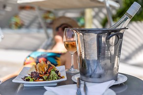 Hog Hollow Country Lodge