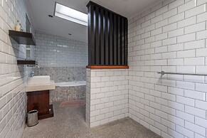 Hog Hollow Country Lodge