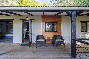 Hog Hollow Country Lodge