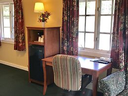 Swiss Chalets Village Inn