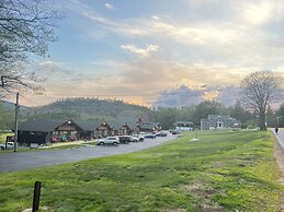 Swiss Chalets Village Inn