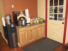 Swiss Chalets Village Inn