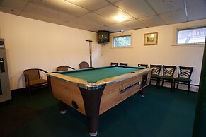 Swiss Chalets Village Inn