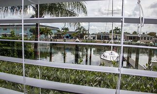 The Bayside Inn & Marina