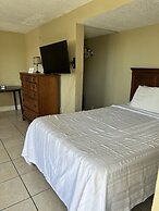 The Bayside Inn & Marina