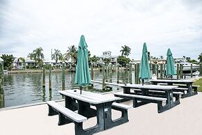 The Bayside Inn & Marina