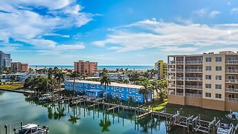 The Bayside Inn & Marina