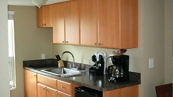 The Bayside Inn & Marina