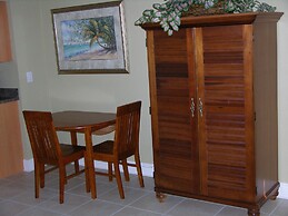 The Bayside Inn & Marina