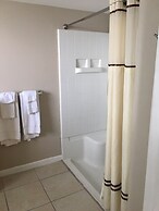 The Bayside Inn & Marina