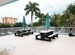 The Bayside Inn & Marina