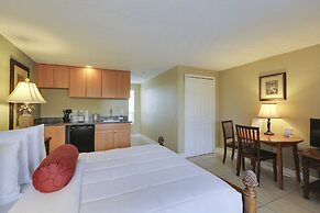 The Bayside Inn & Marina