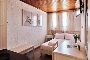 Mila Malia Studios Hotel