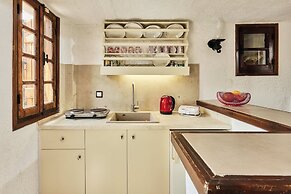 Mila Malia Studios Hotel