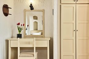 Mila Malia Studios Hotel