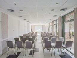 Holiday Beach Budapest Wellness & Conference Hotel