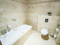 Holiday Beach Budapest Wellness & Conference Hotel