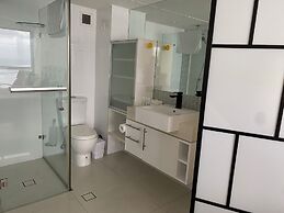 Hi Surf Beachfront Resort Apartments