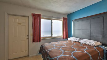 Driftwood Beach Motel