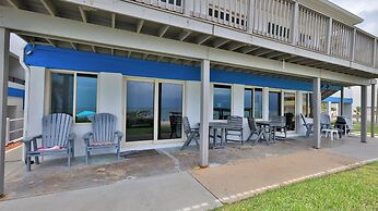 Driftwood Beach Motel