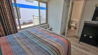 Driftwood Beach Motel