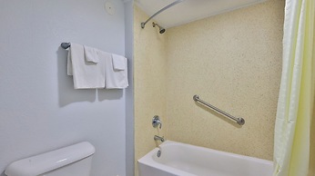 Driftwood Beach Motel