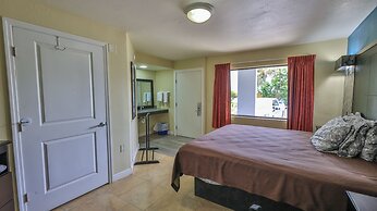 Driftwood Beach Motel