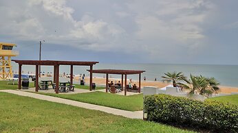 Driftwood Beach Motel