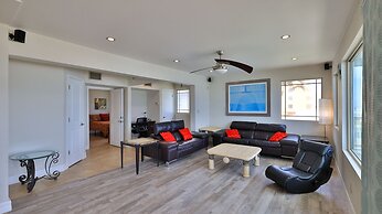 Driftwood Beach Motel