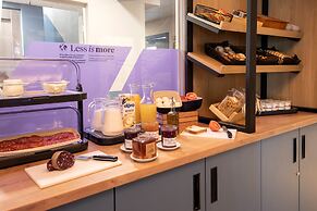 Font Andorra Hostel by Nexta