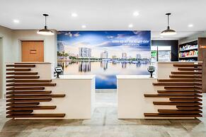 La Quinta Inn & Suites by Wyndham St. Petersburg Northeast