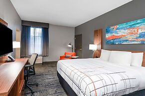 La Quinta Inn & Suites by Wyndham St. Petersburg Northeast