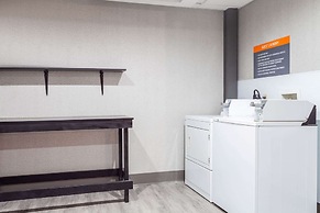 La Quinta Inn & Suites by Wyndham St. Petersburg Northeast